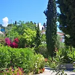 Bungalow Gialova 度假居 *