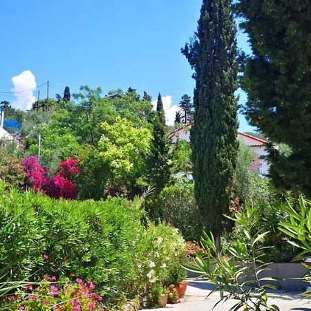 Bungalow Gialova בית נופש *