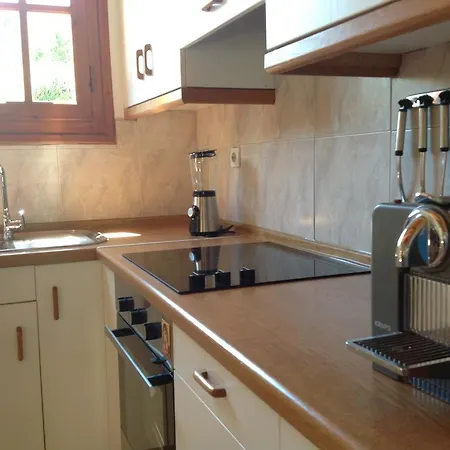 Bungalow Gialova בית נופש